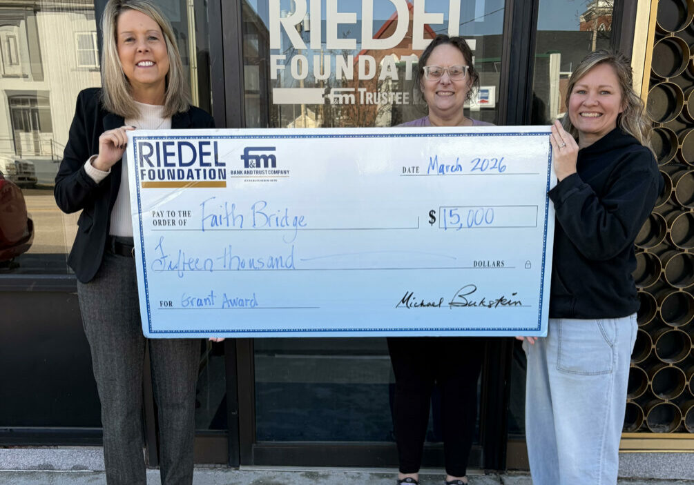 Riedel Trustee April Baldwin presents a $15,000 grant award to Faith Bridge volunteer Angie Todd and Executive Director Andie Jamerson.