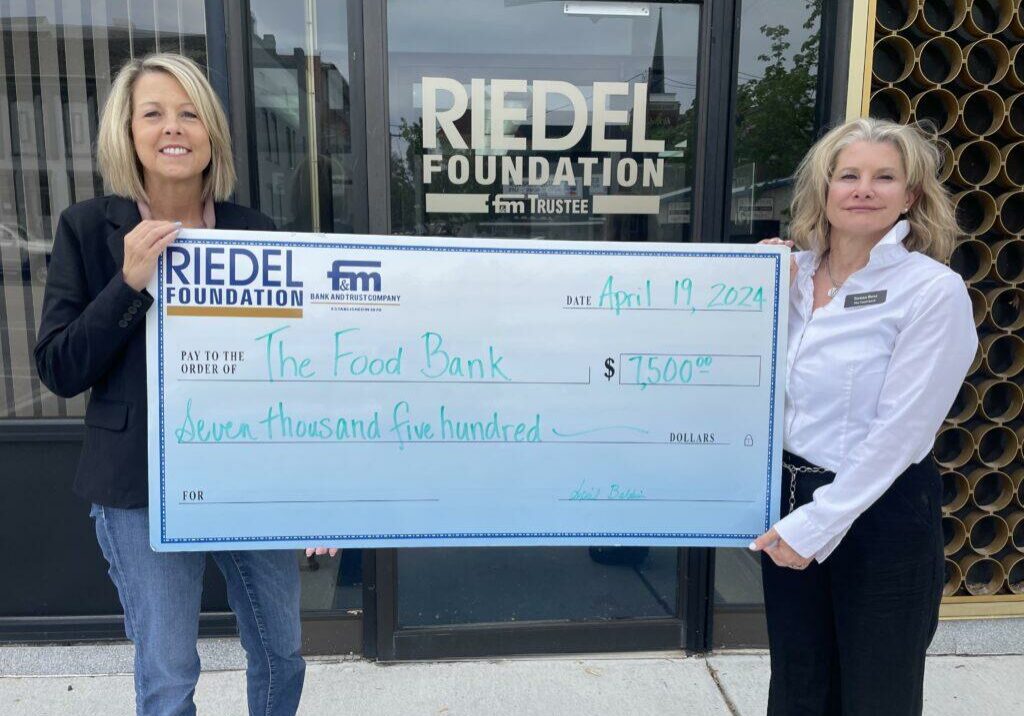 Riedel Foundation Trustee April Baldwin presents a $7,500 grant award to Teresa Ross, Northwest Regional Coordinator of The Food Bank. The grant will provide 30,000 meals to people in need in Hannibal.