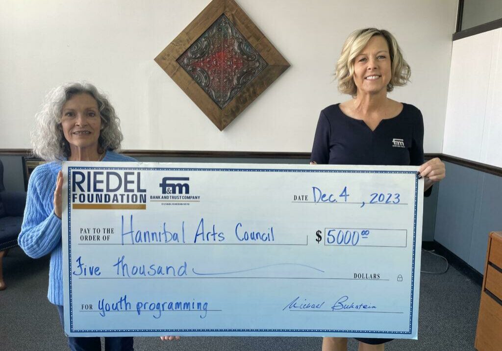 Riedel Trustee April Baldwin presents a $5,000 grant award to Hannibal Arts Council Program Director Brenda Beck Fisher.