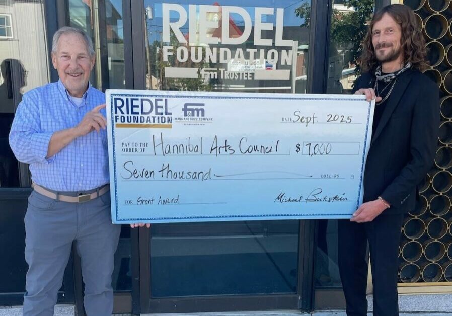 Riedel Foundation Trustee Michael Bukstein presents a $7,000 grant award to Hannibal Arts Council Program Coordinator Jordan O'Donnell.